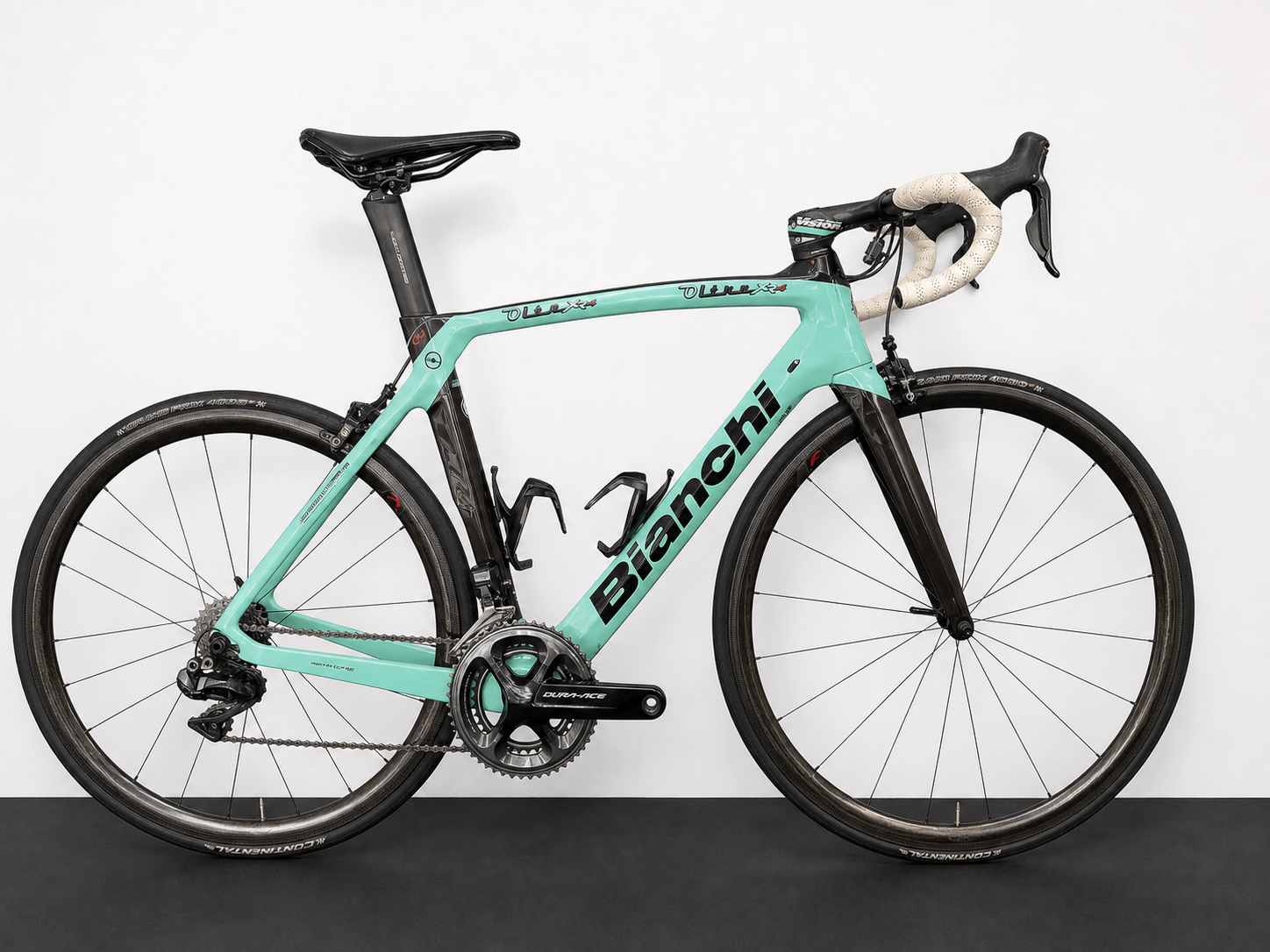 2019 Bianchi Oltre XR4 Ultralight Carbon Road Bike - Image 1