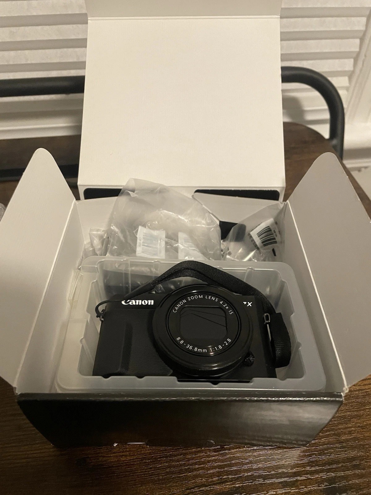 Canon PowerShot G7 X Mark II 20.1MP Compact Camera - Black (International Model) - Image 1