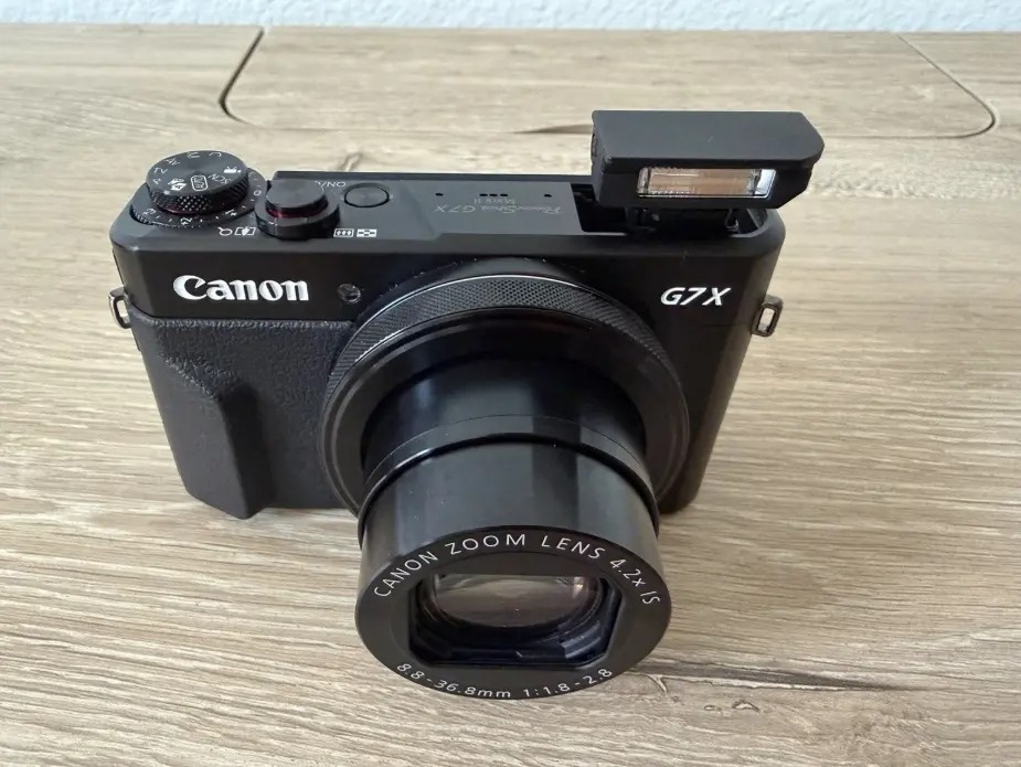 Canon PowerShot G7 x Mark II Digital Camera with Accessories - Image 1