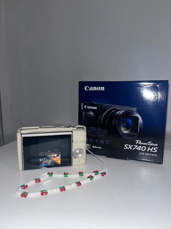 Canon PowerShot SX740 HS Compact Digital Camera 20.3MP – Silver - Image 1