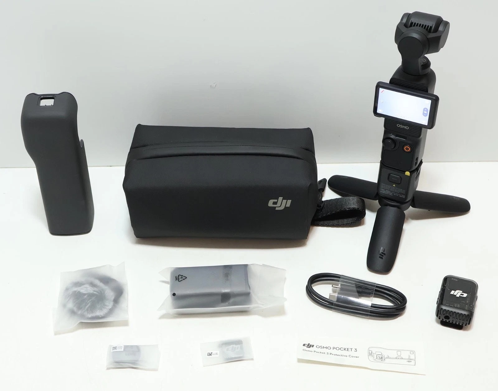 DJI Osmo Pocket 3 3-Axis Gimbal Stabilizer Creator Combo 4K PP-101 - Image 1