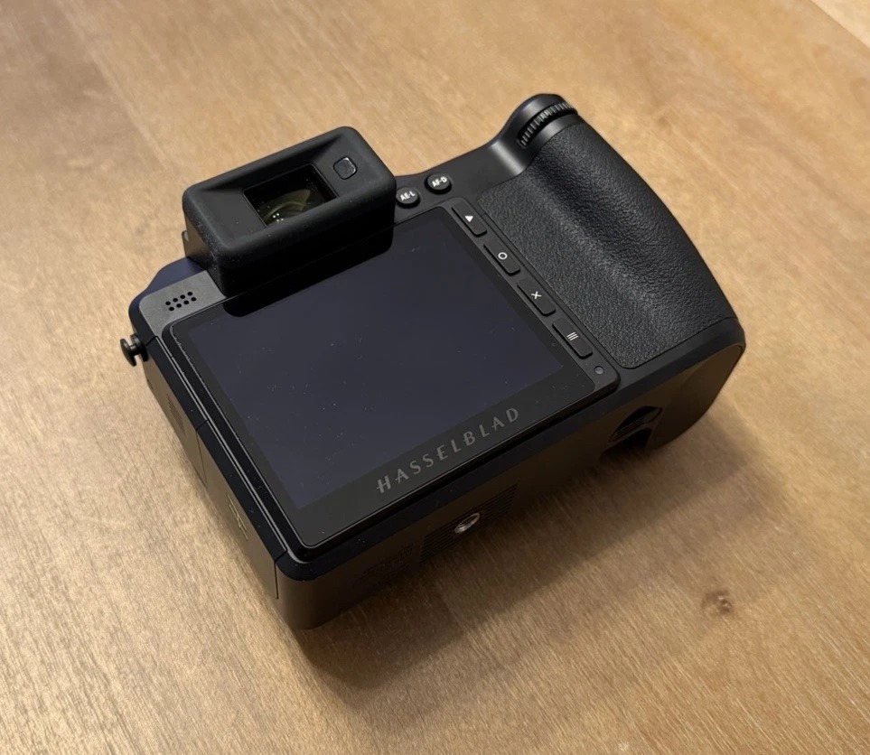 Hasselblad X2D 100C 100MP Medium Format Mirrorless Camera (Body Only) - Image 1