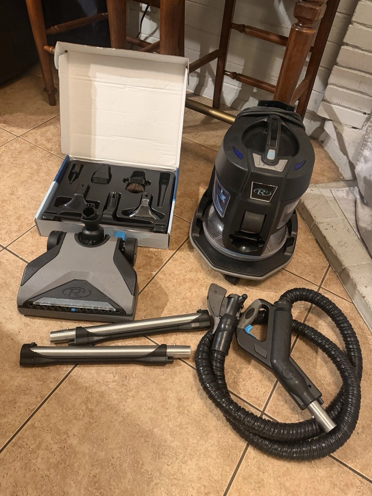 Rainbow SRX Vacuum w/attachments - Image 1