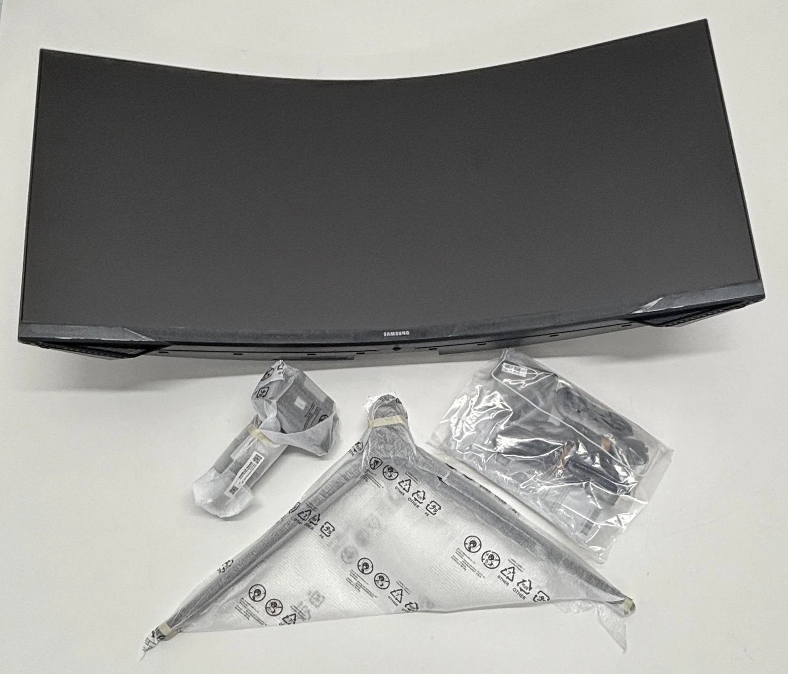 SAMSUNG 34' Odyssey G5 Ultra-Wide Gaming Monitor - Image 1