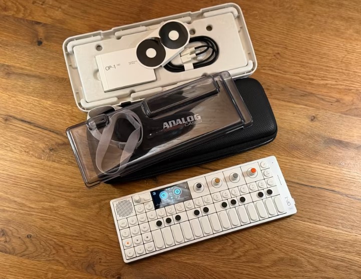 Teenage Engineering OP-1 Field Synthesizer – Like New Condition + Accessories - Image 1