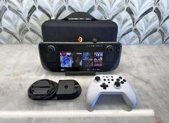 Valve Steam Deck OLED 512GB ā Excellent Condition | With Docking Station, Controller & Case - Image 1